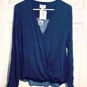 EVERLY long sleeved blue top | size small